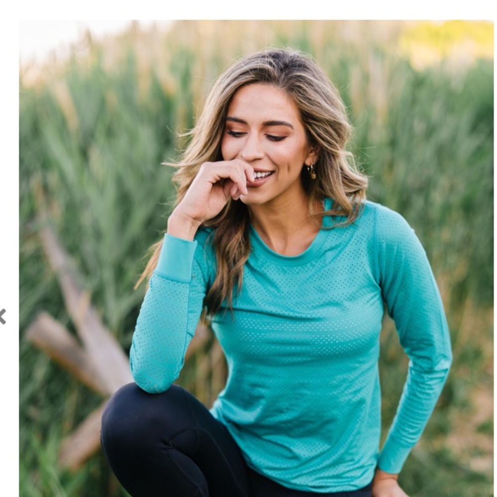 Zyia teal chill top